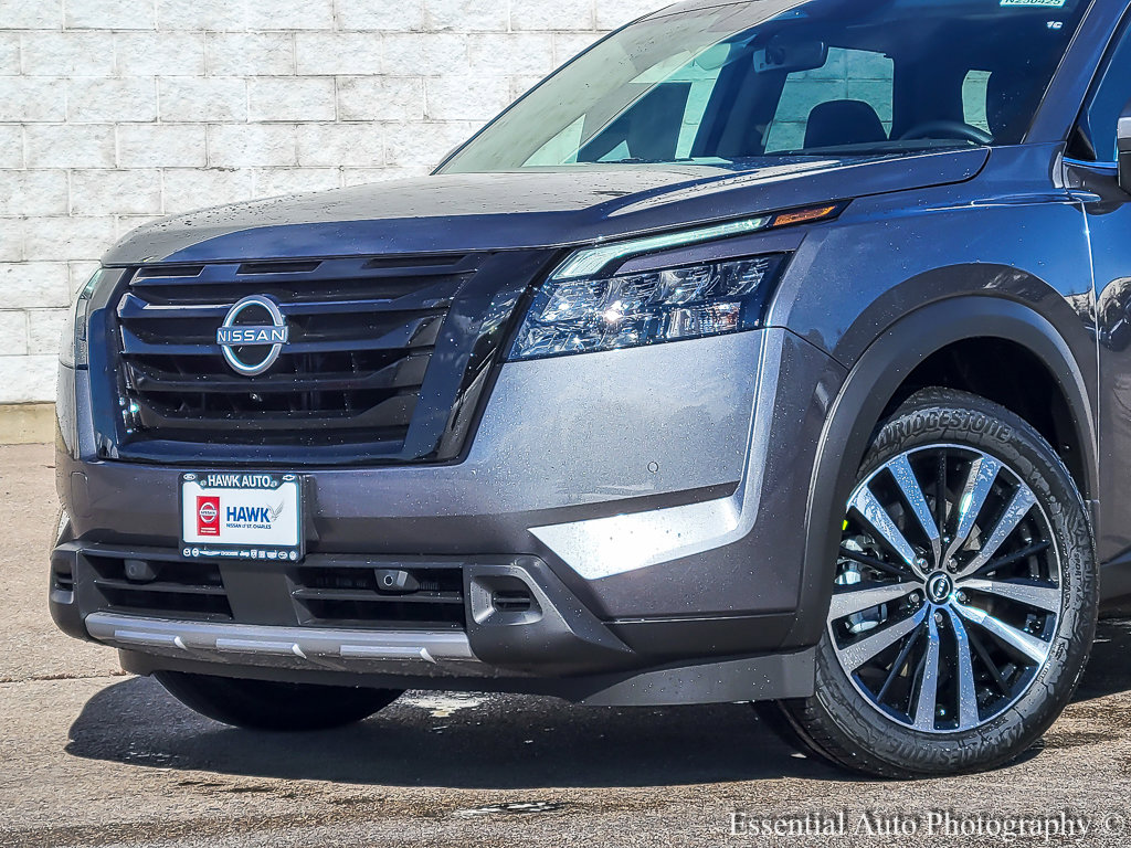 2025 Nissan Pathfinder Platinum photo 2