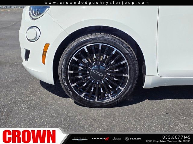 2025 Fiat 500e La Prima photo 9