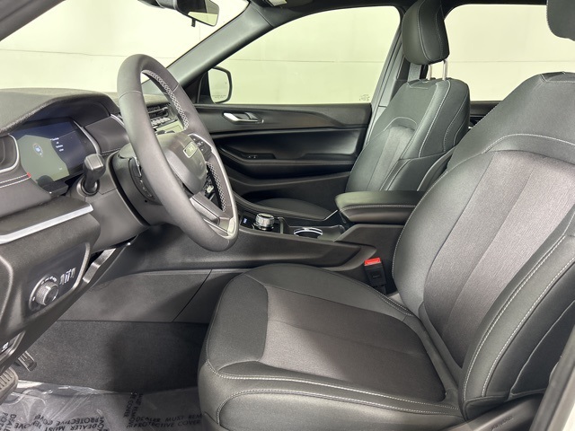 2025 Jeep Grand Cherokee Laredo Altitude photo 19