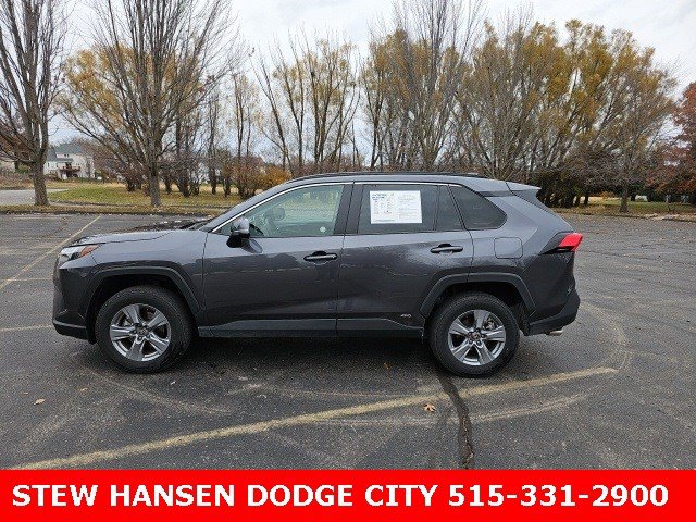 2025 Toyota RAV4 XLE's photo