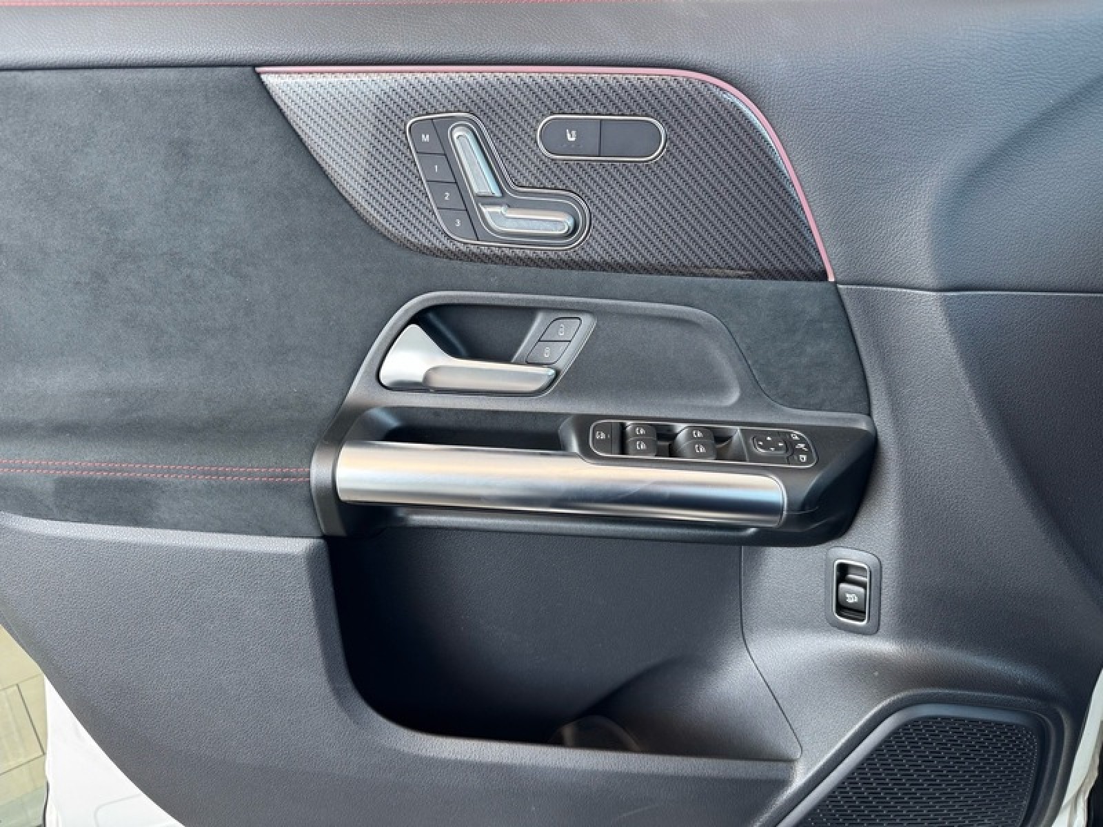 2025 Mercedes Benz GLA 250 photo 25