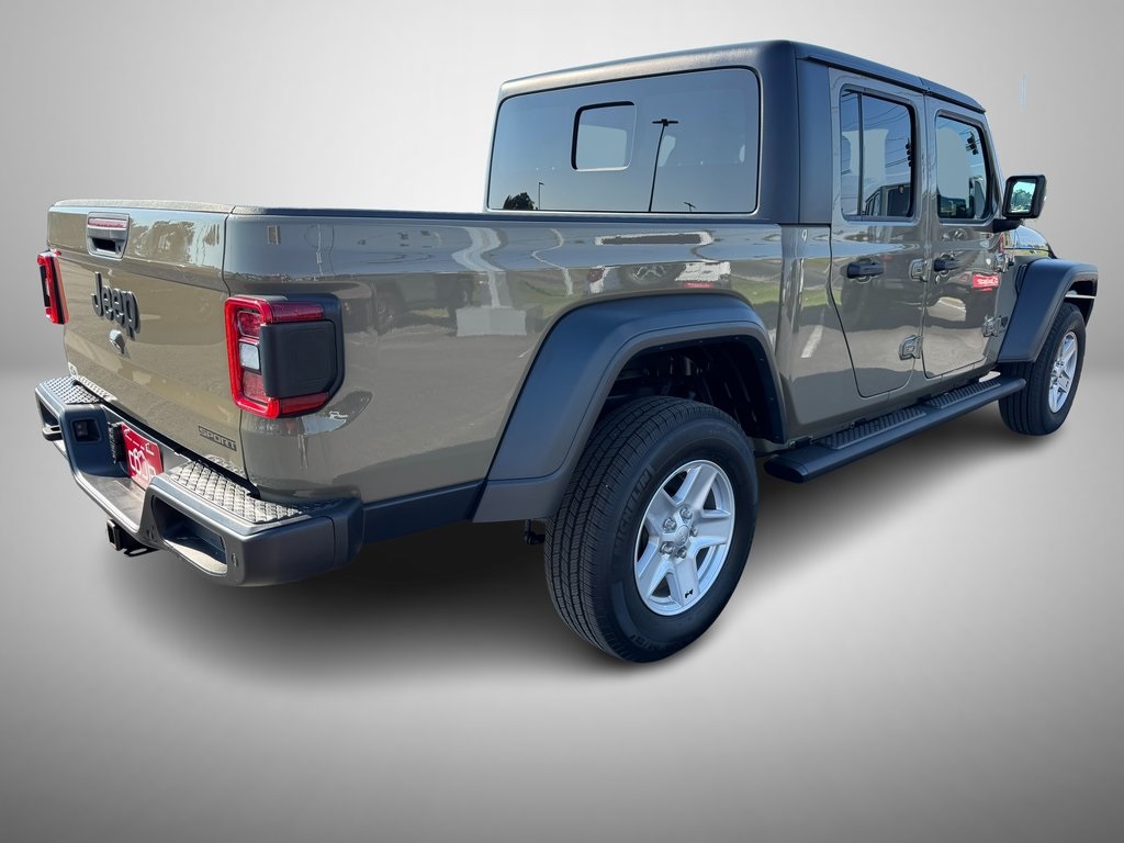 2020 Jeep Gladiator Sport photo 3