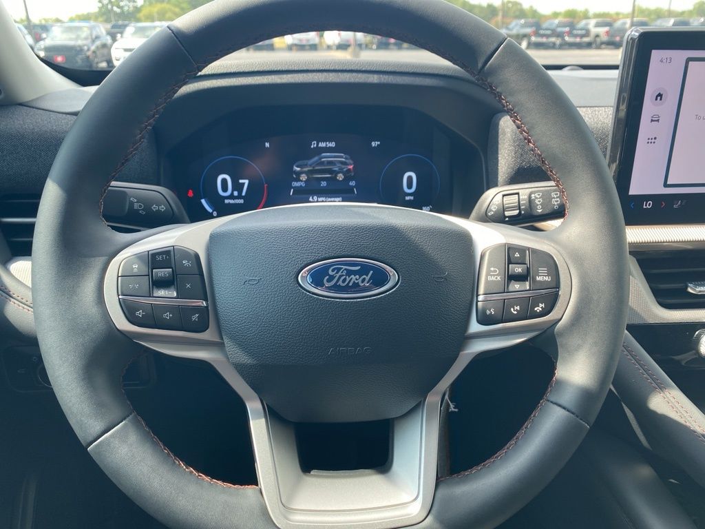 2025 Ford Explorer photo 14