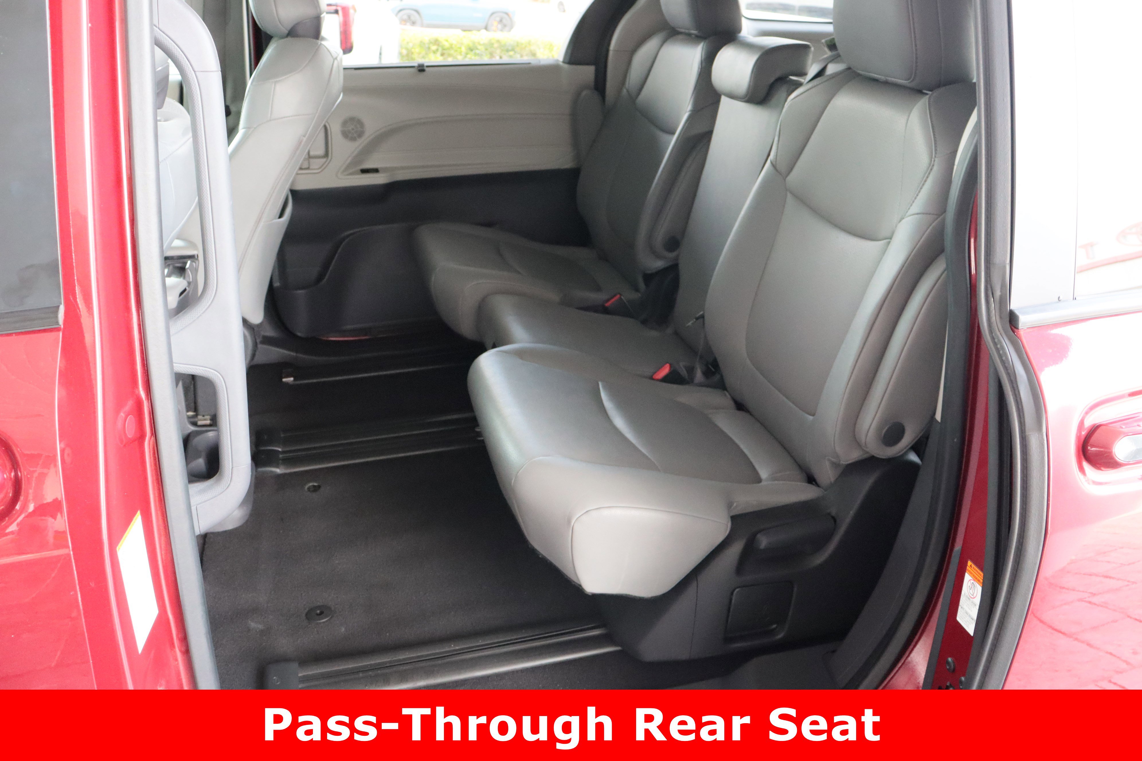 2023 Toyota Sienna XLE photo 27