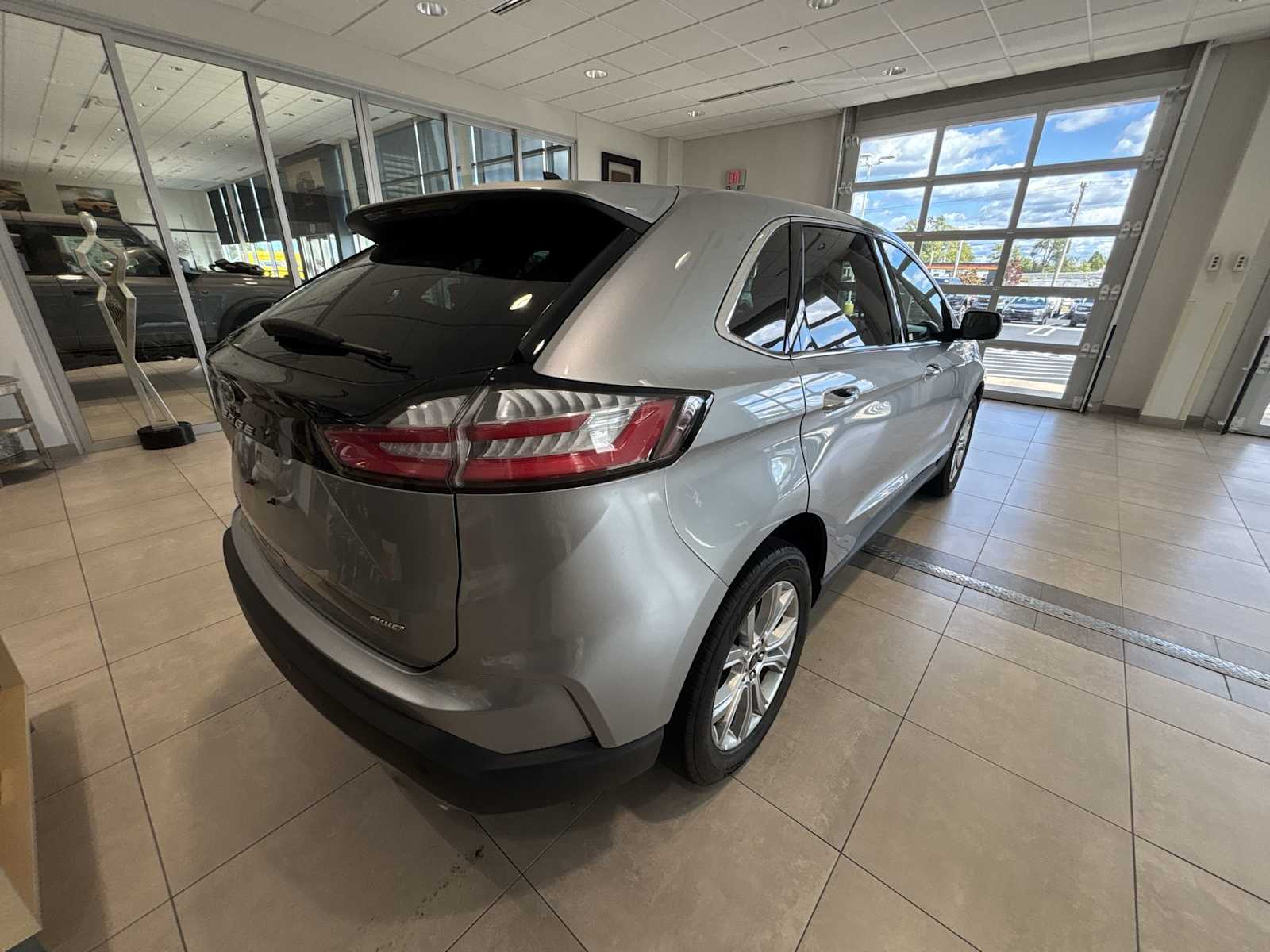 2024 Ford Edge Titanium photo 3