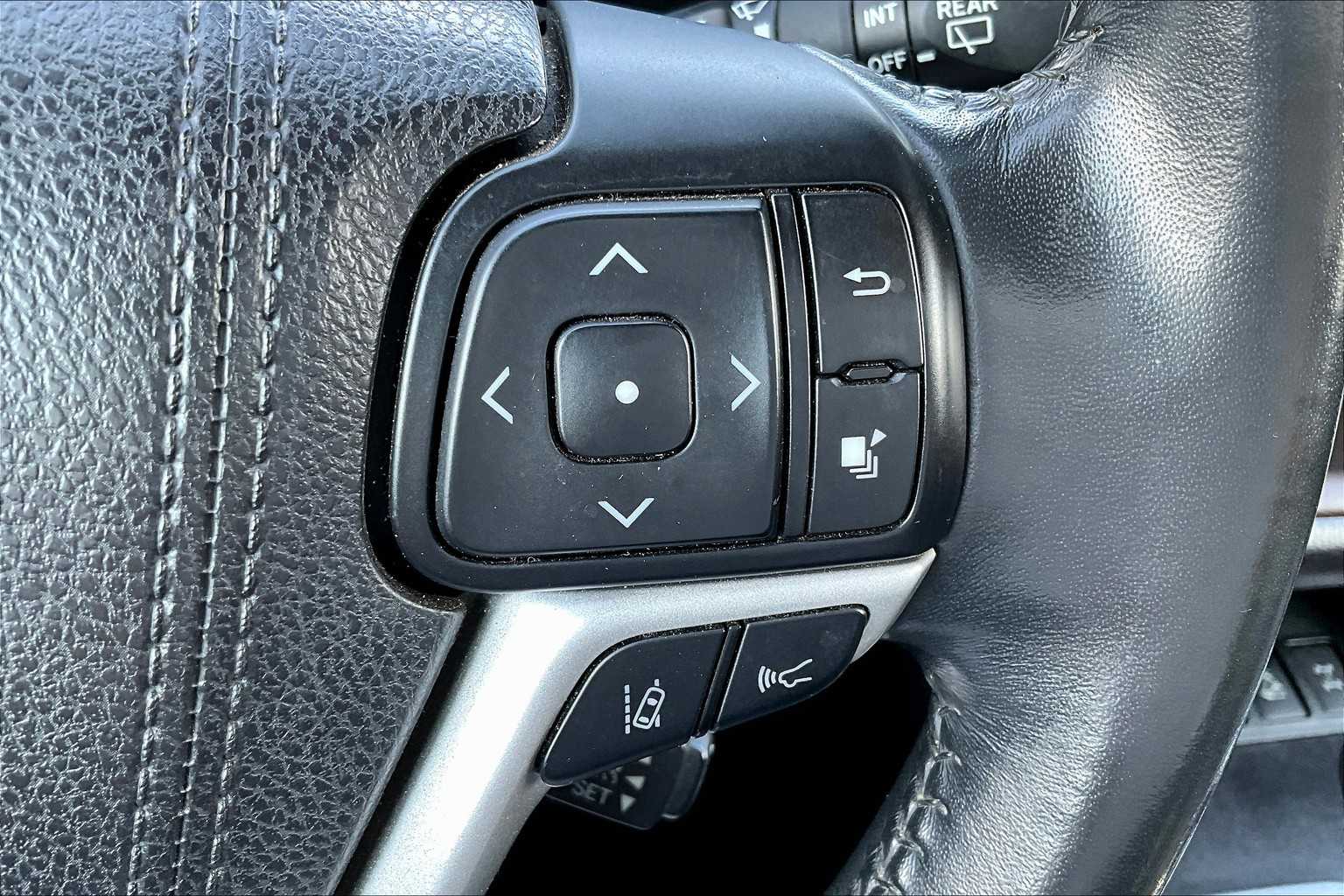 2017 Toyota Highlander LE Plus photo 20