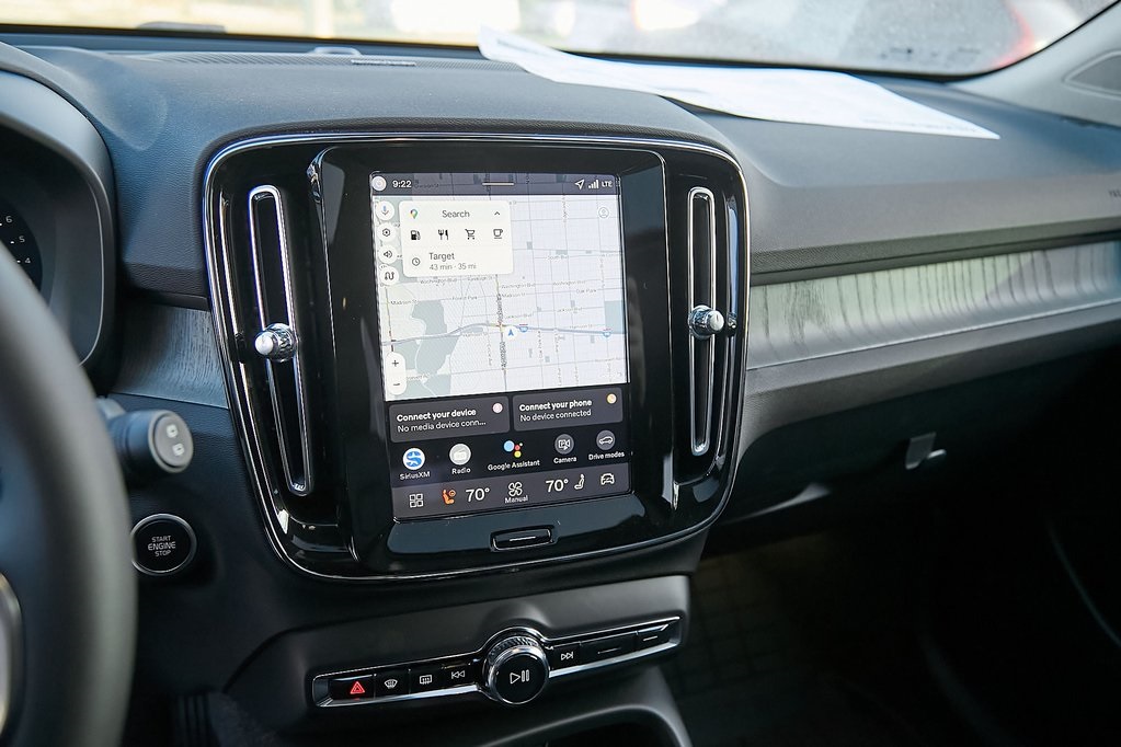 2026 VOLVO XC40 - Image 14