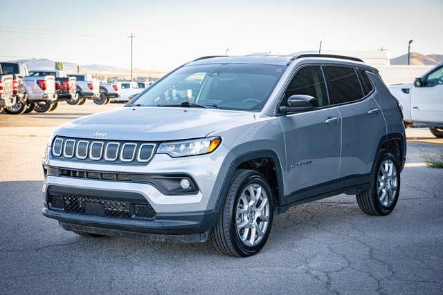 2022 Jeep Compass Latitude Lux photo 11