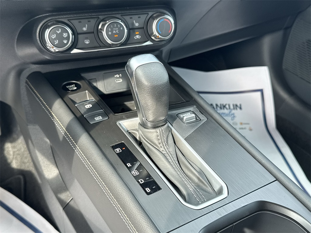 2025 Nissan Kicks SV photo 23