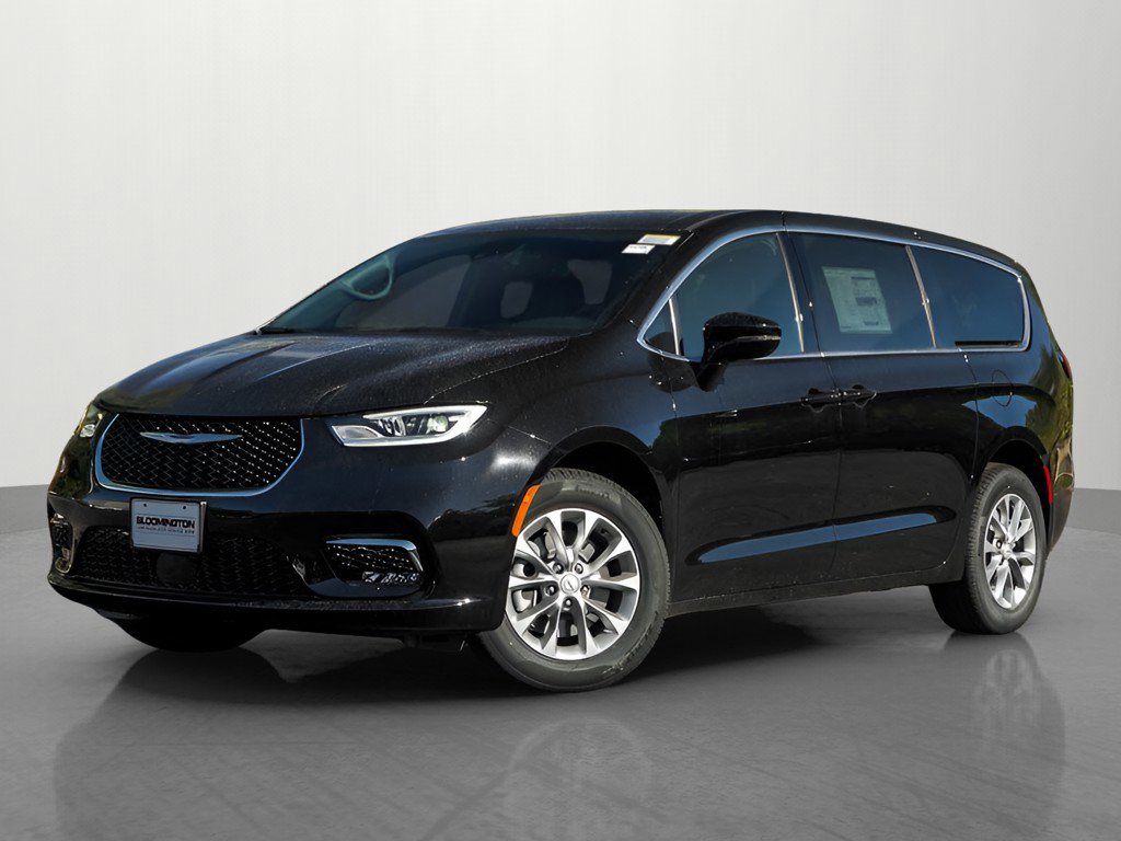 2026 Chrysler Pacifica Select's photo
