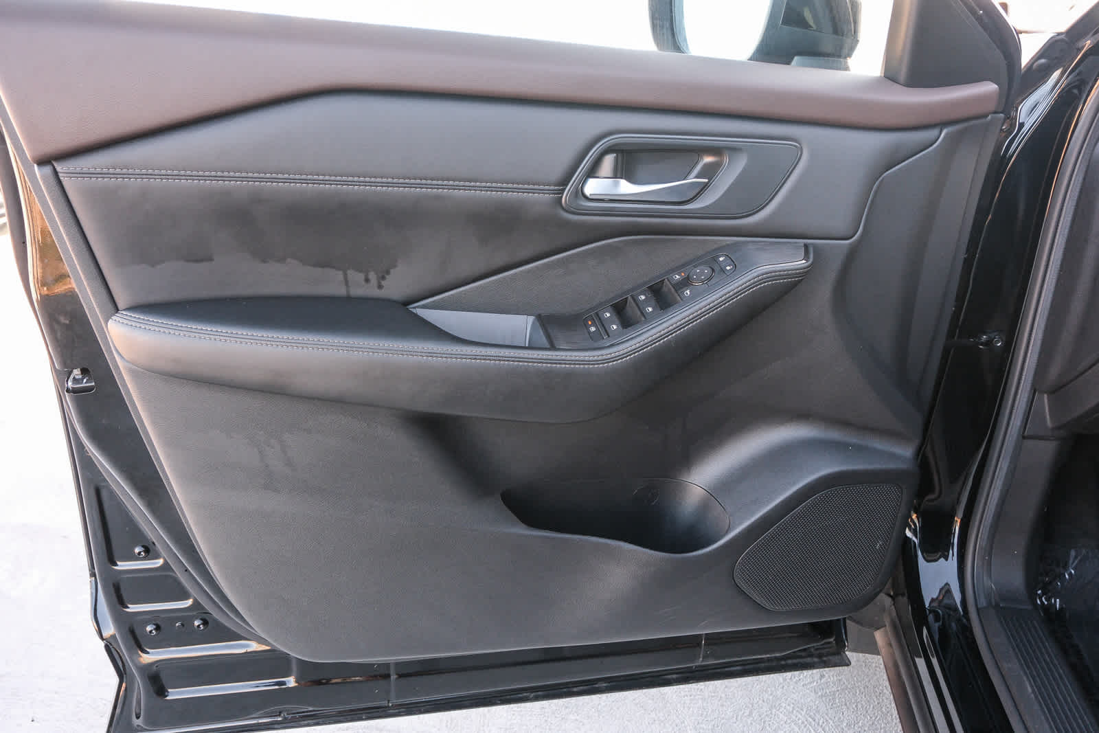 2023 Nissan Rogue SV photo 22