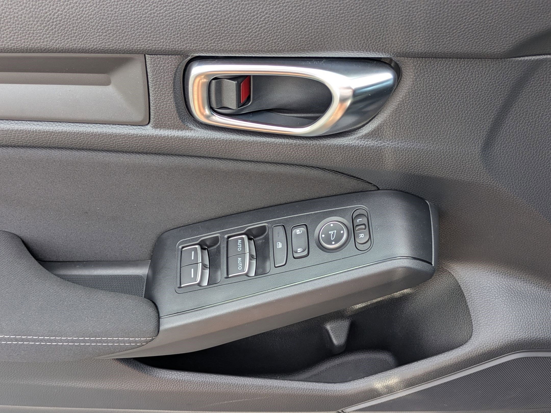 2024 Honda Civic Hatchback Sport photo 4