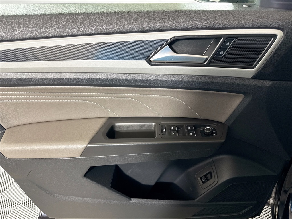 2022 Volkswagen Atlas Cross Sport V6 SEL R-Line photo 14