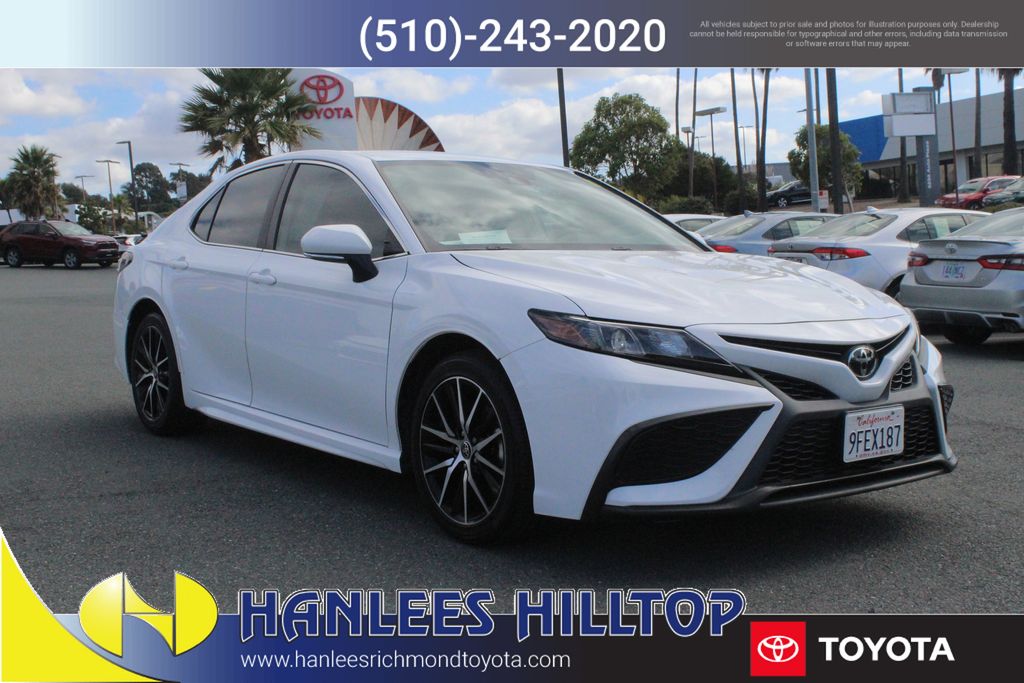 2023 Toyota Camry SE photo 3