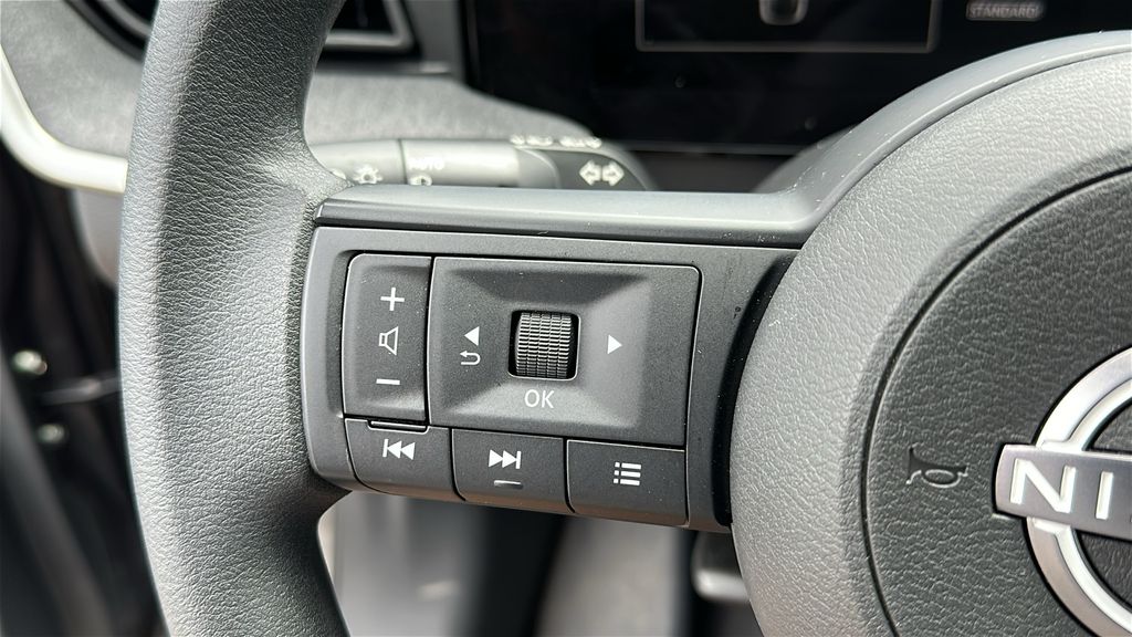 2025 Nissan Kicks SV photo 12