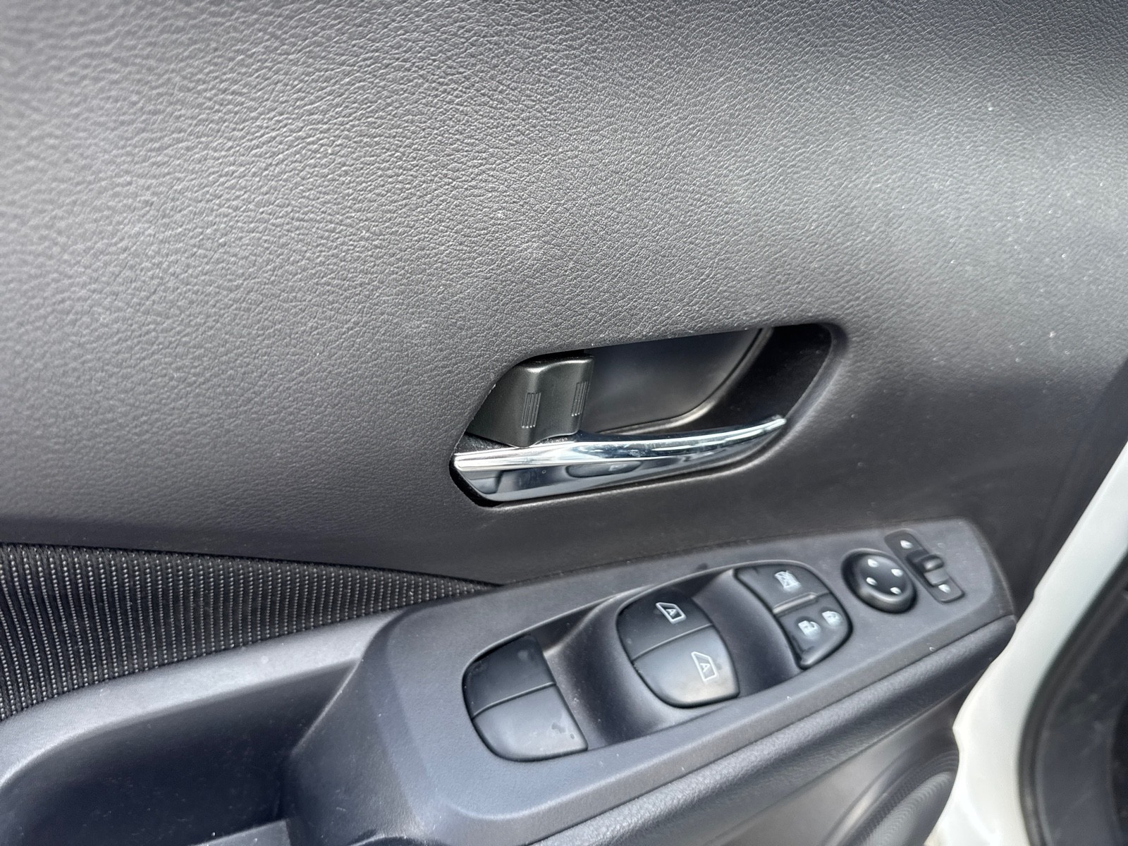 Used 2024 WHITE Nissan SV image 17