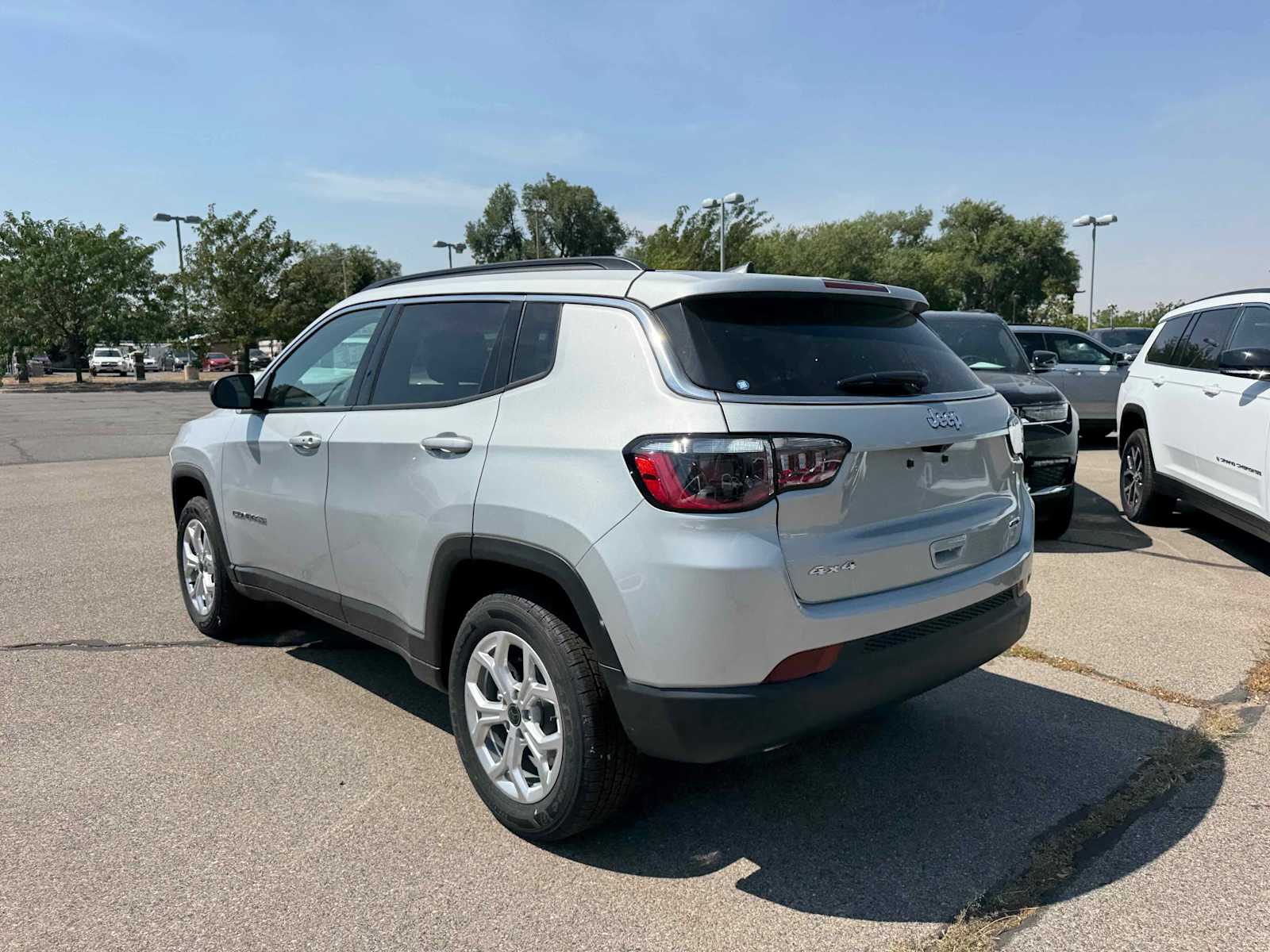 2025 Jeep Compass Latitude photo 3