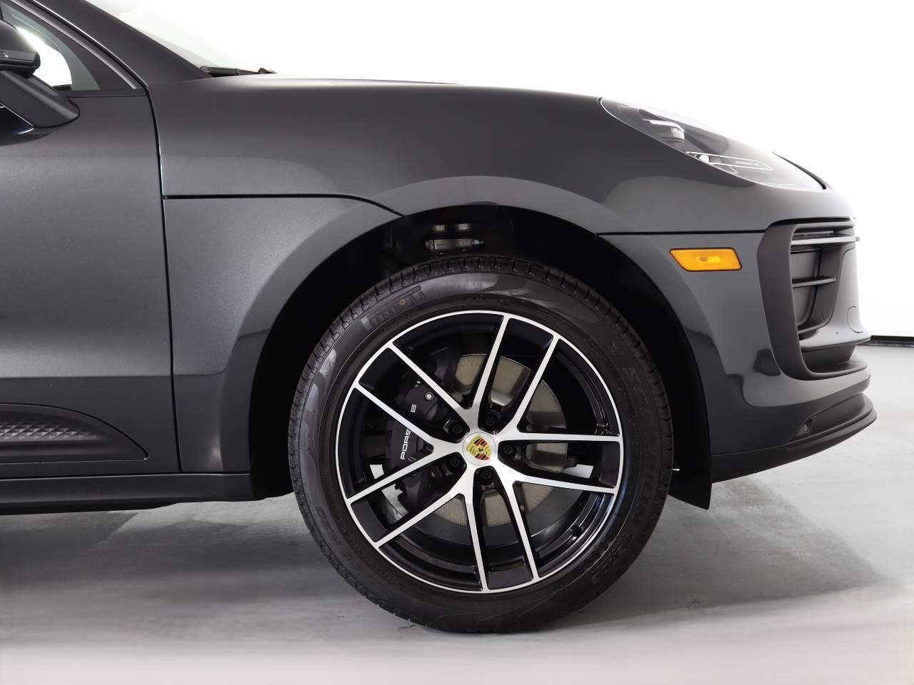 2025 Porsche Macan photo 4