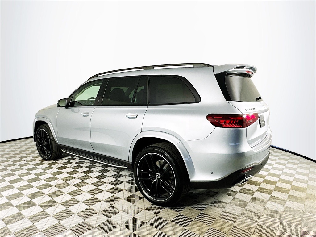2026 Mercedes Benz GLS 450 4MATIC photo 3