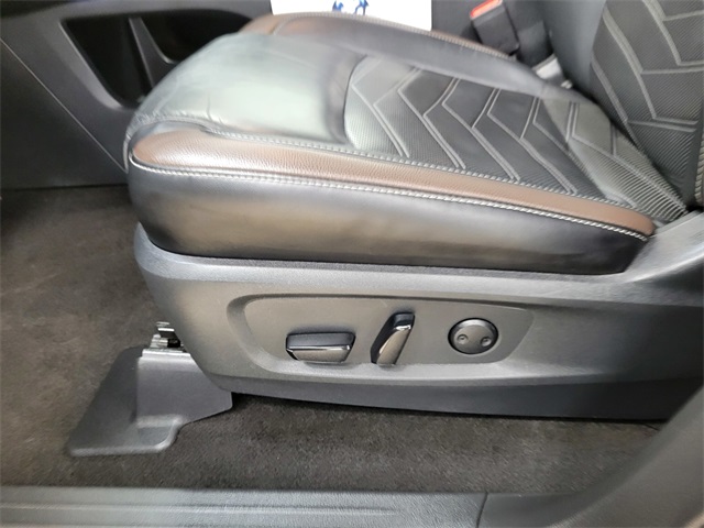 2023 Nissan Pathfinder Platinum photo 11