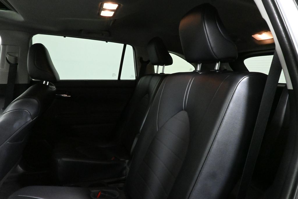 2022 Toyota Highlander Hybrid XLE photo 4