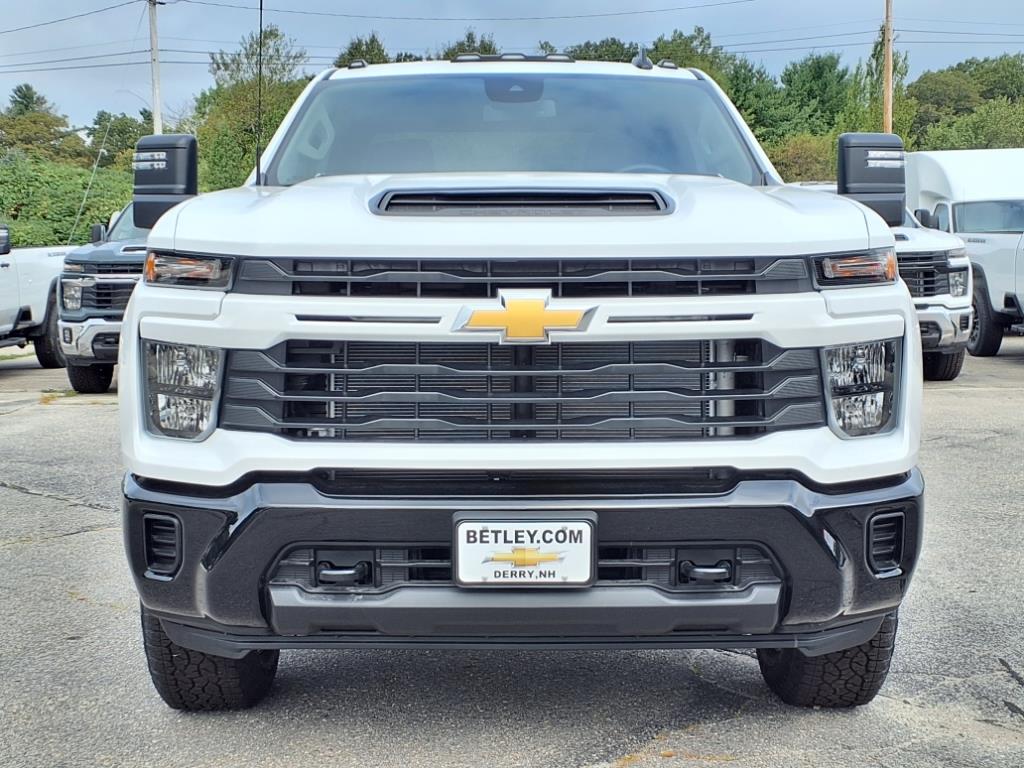 2025 Chevrolet Silverado 2500HD Custom photo 2