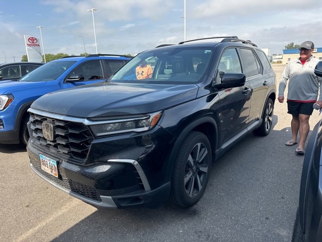 2024 Honda Pilot Touring photo 2