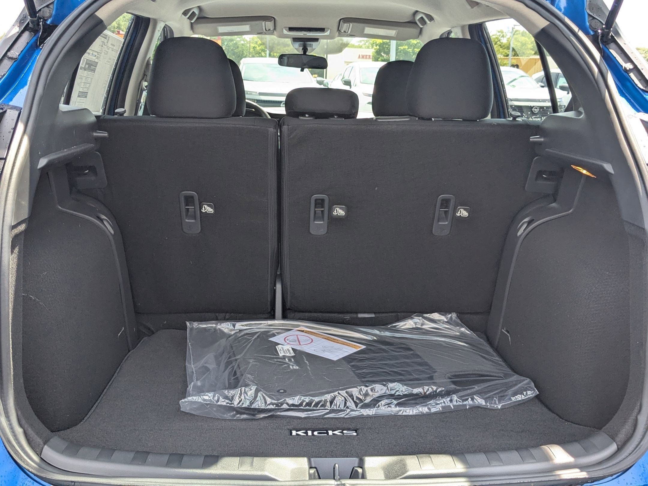 2025 Nissan Kicks Play S photo 19