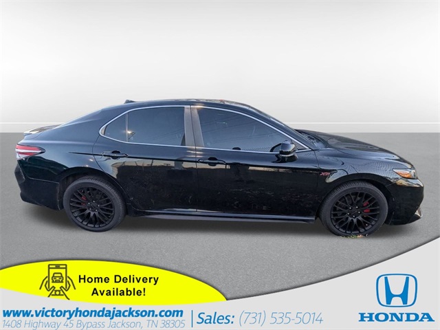 2020 Toyota Camry SE's photo