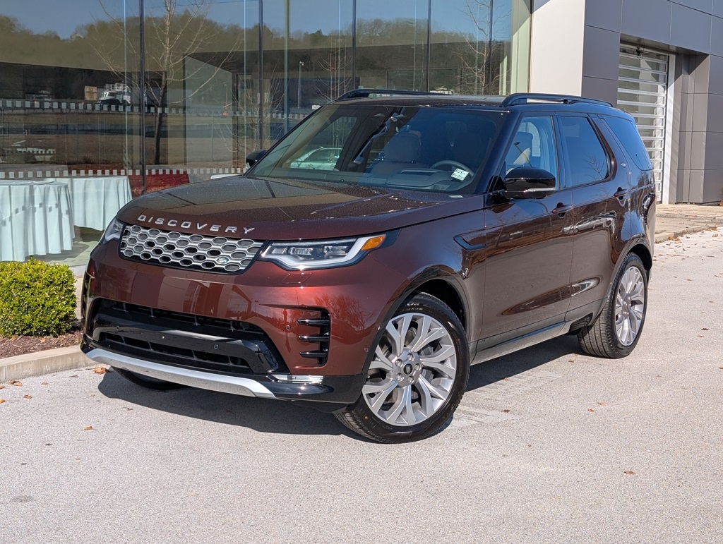 2026 Land Rover Discovery Tempest Edition's photo