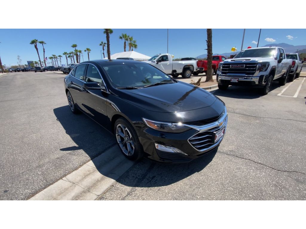 2024 Chevrolet Malibu 1LT photo 2