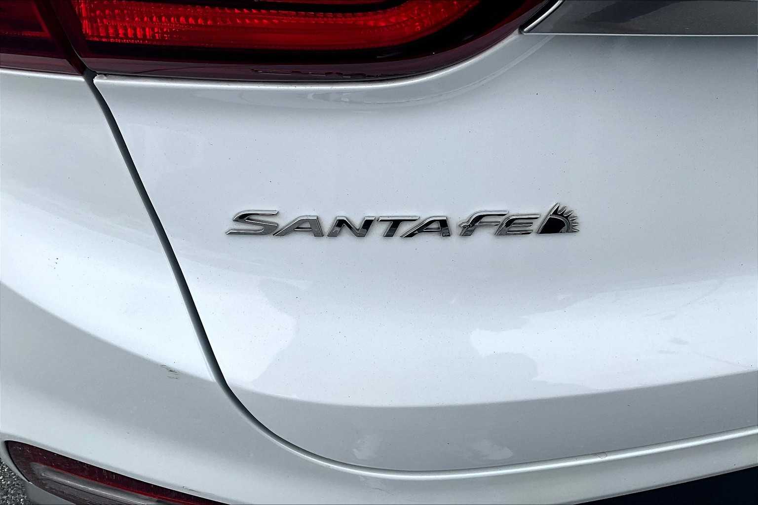 2020 Hyundai Santa Fe SEL photo 6