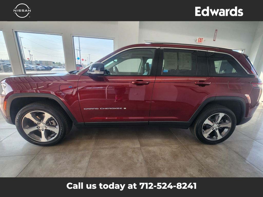 2023 Jeep Cherokee 4xe photo 5