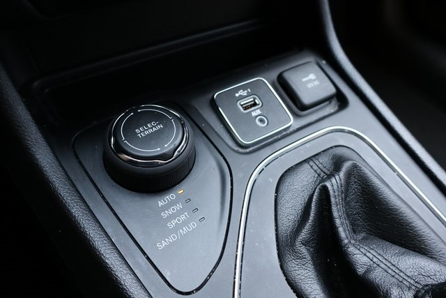 2021 Jeep Cherokee Latitude Lux photo 18
