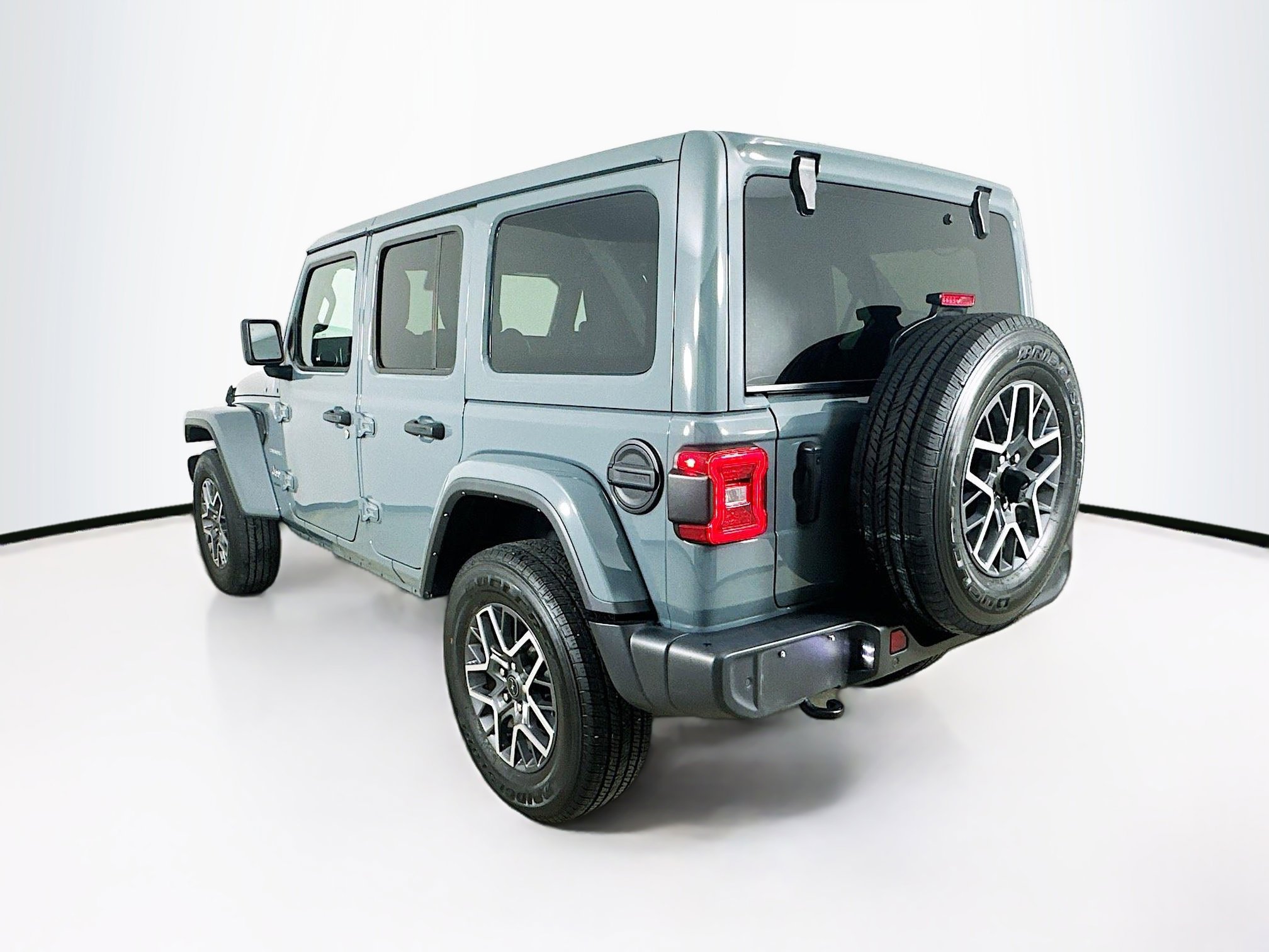 2024 Jeep Wrangler Sahara photo 5