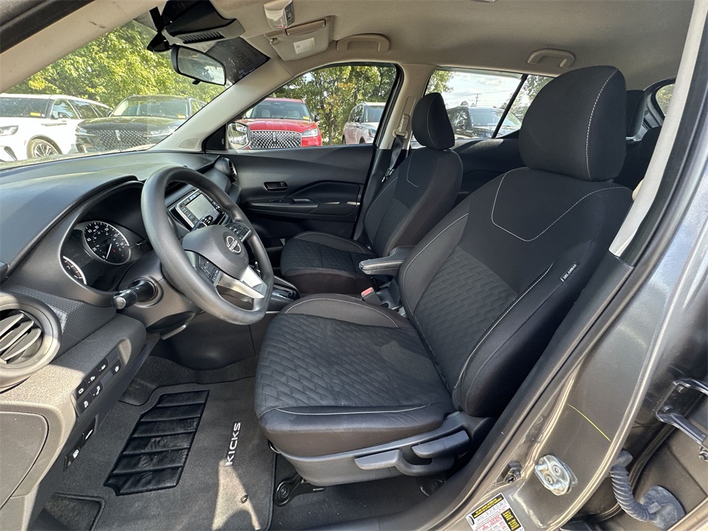 2022 Nissan Kicks S photo 11