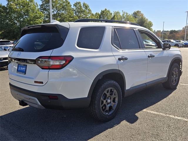 2025 Honda Pilot TrailSport photo 3