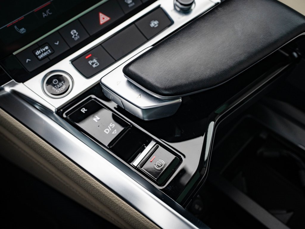 2022 Audi e-tron Premium photo 32
