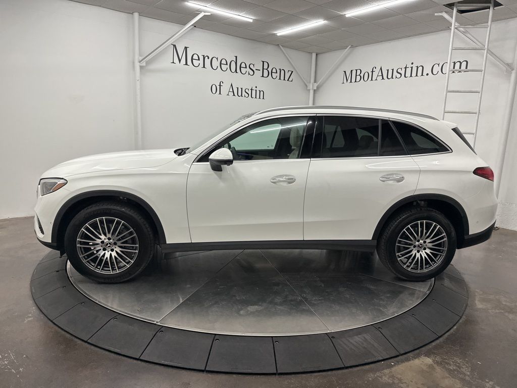 2026 Mercedes Benz GLC 300 4MATIC photo 4