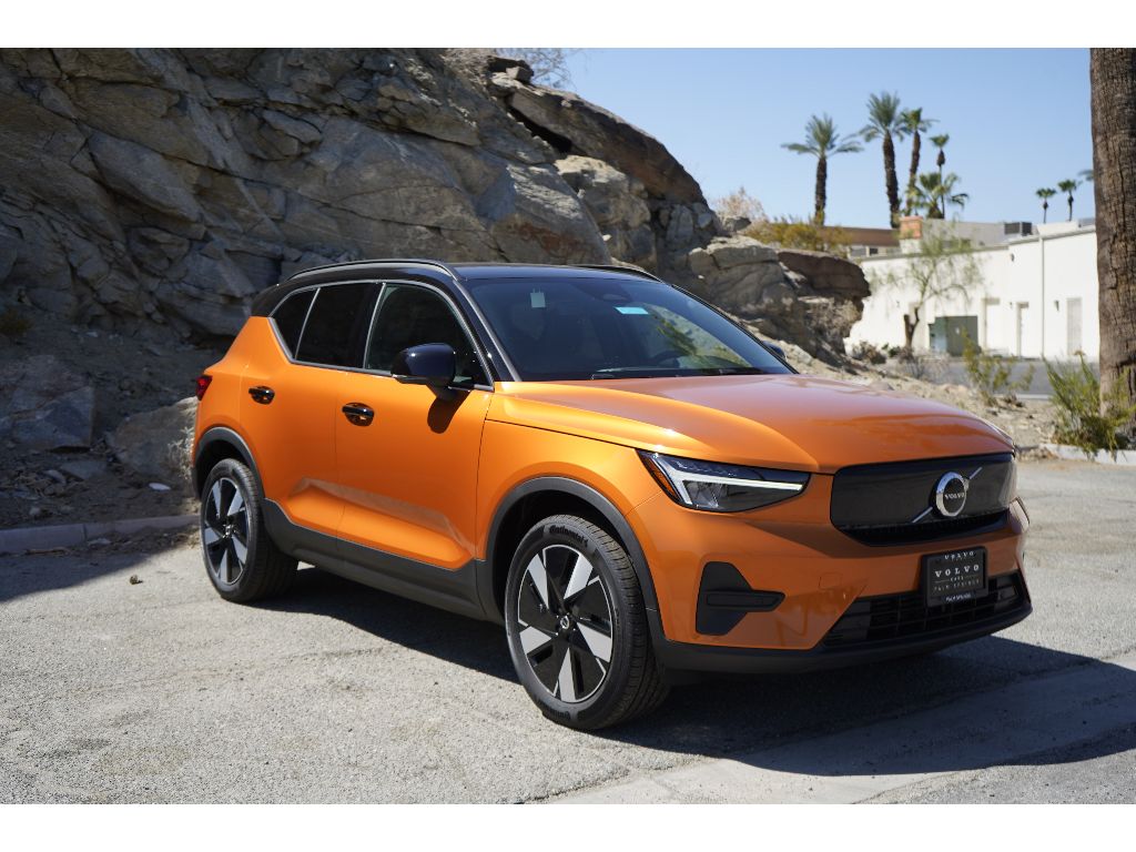 2025 Volvo EX40