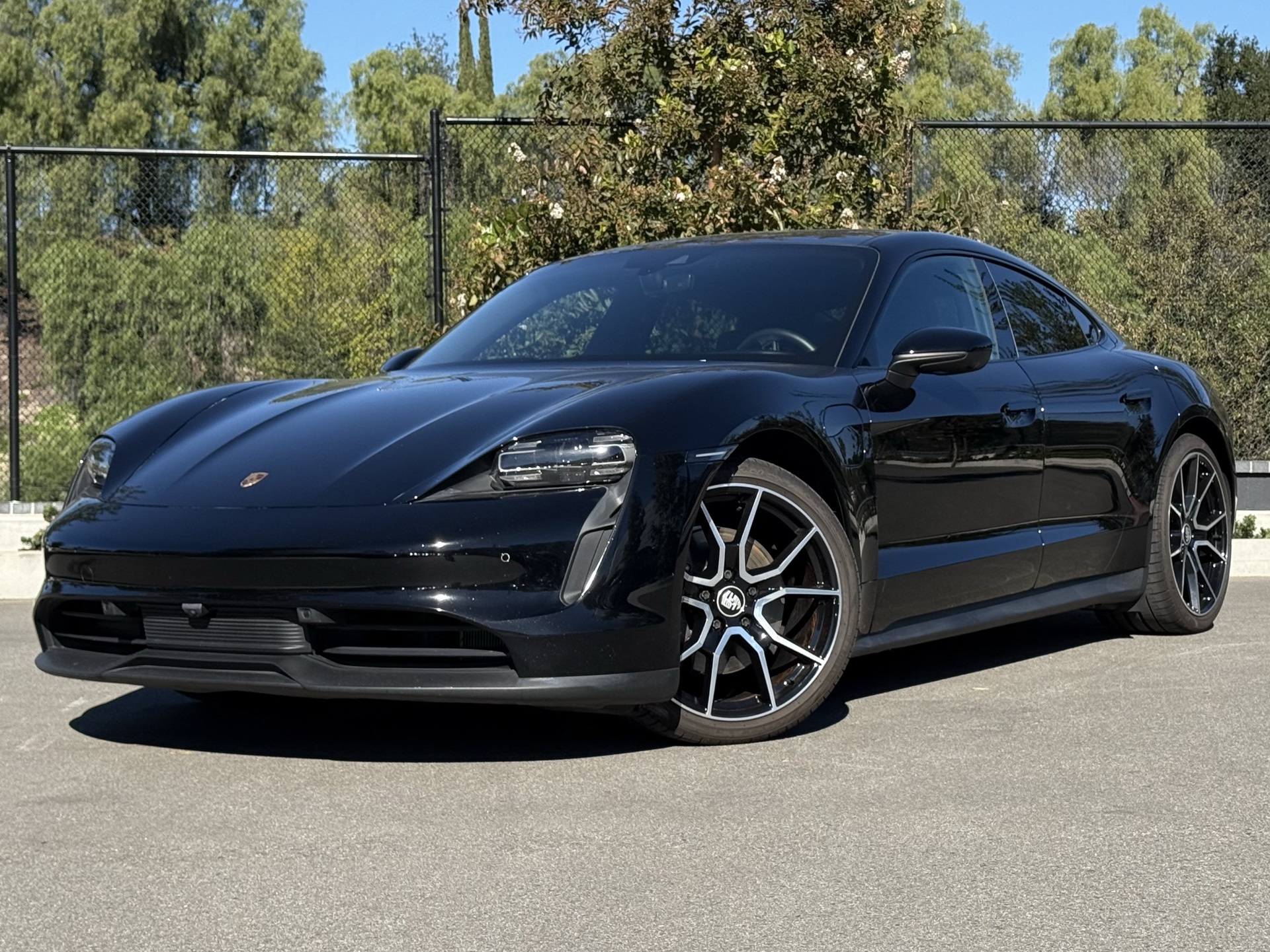 2023 Porsche Taycan Base's photo