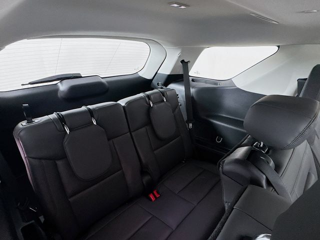 2025 Ford Explorer photo 26