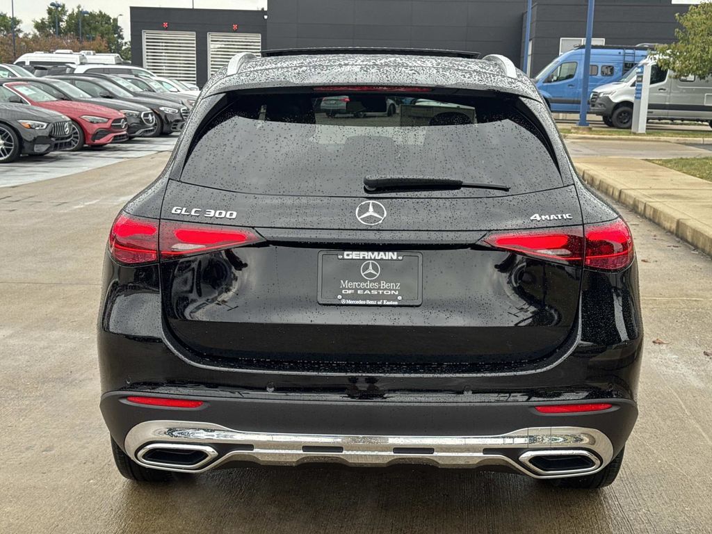 2026 Mercedes Benz GLC 300 4MATIC photo 3