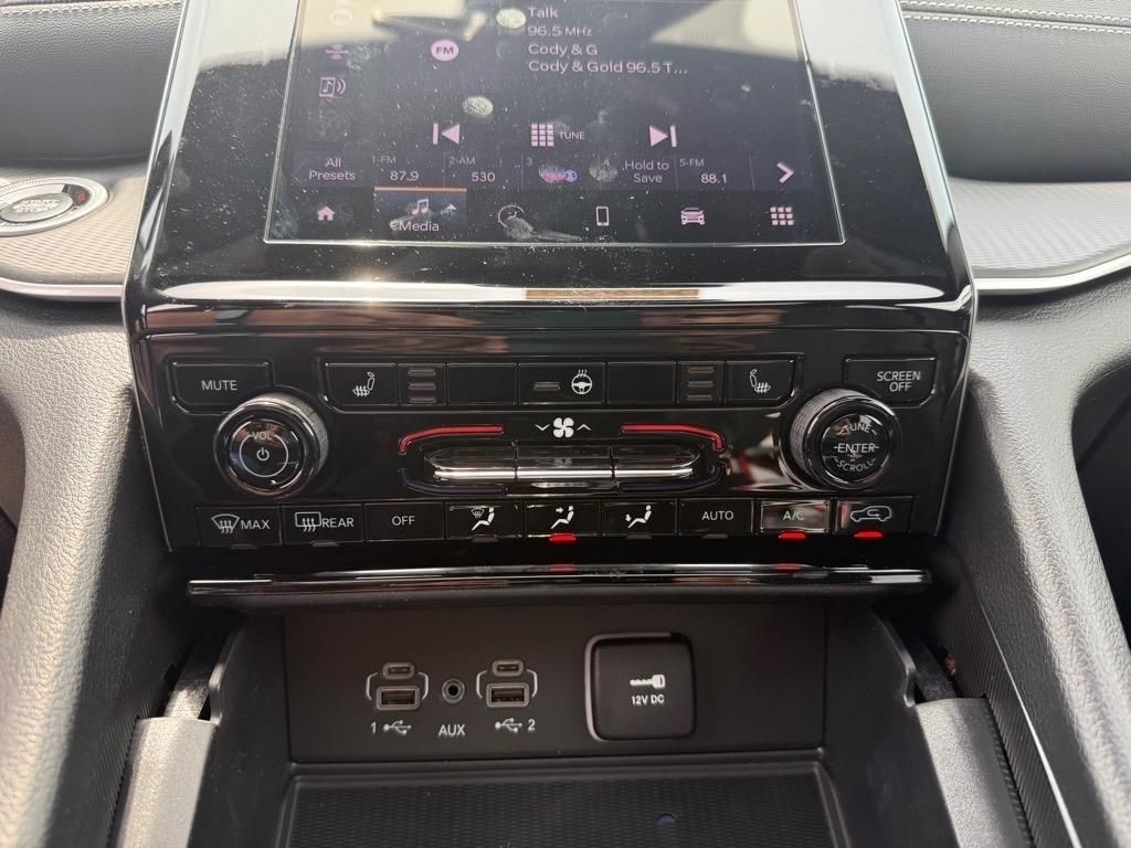 2025 Jeep Grand Cherokee Laredo Altitude photo 4