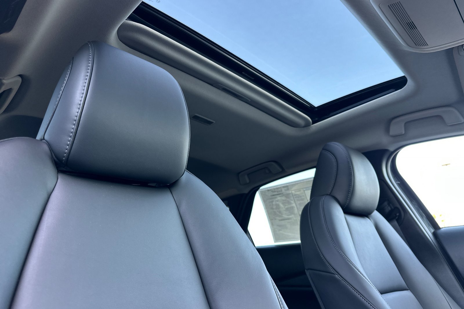 2025 Mazda CX-30 2.5 S Preferred photo 18