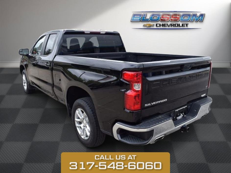 2022 Chevrolet Silverado 1500 LT photo 2