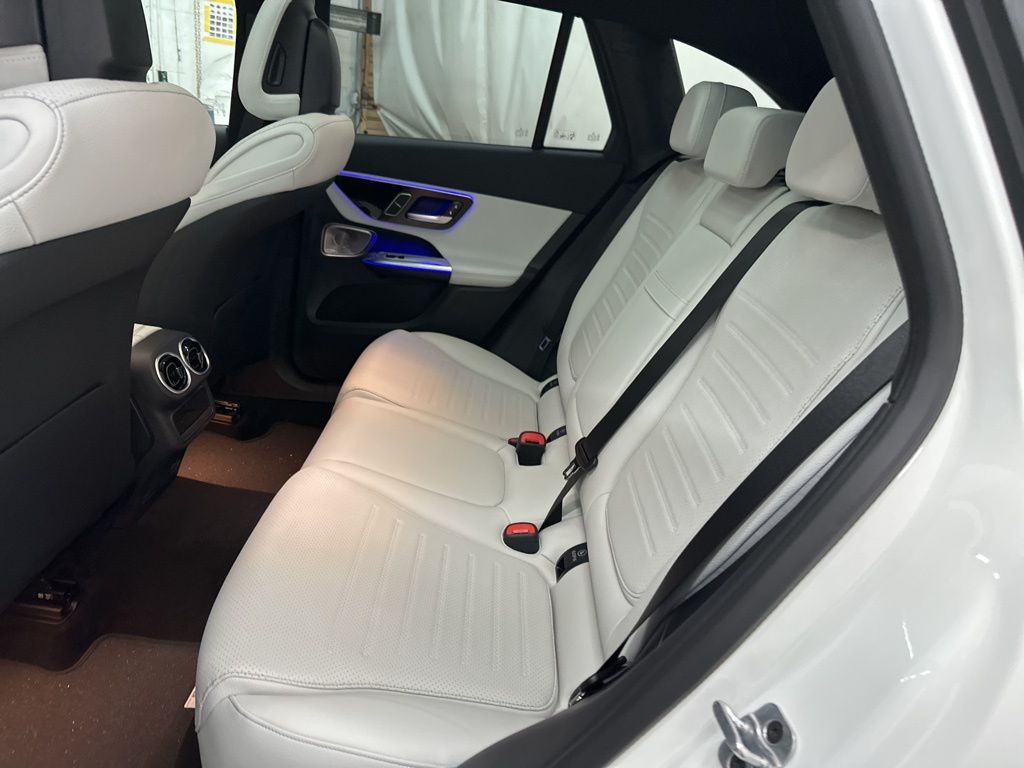 2026 Mercedes Benz GLC 300 photo 19