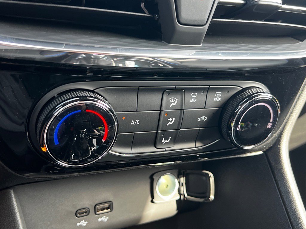 2026 Buick Encore GX Sport Touring photo 2