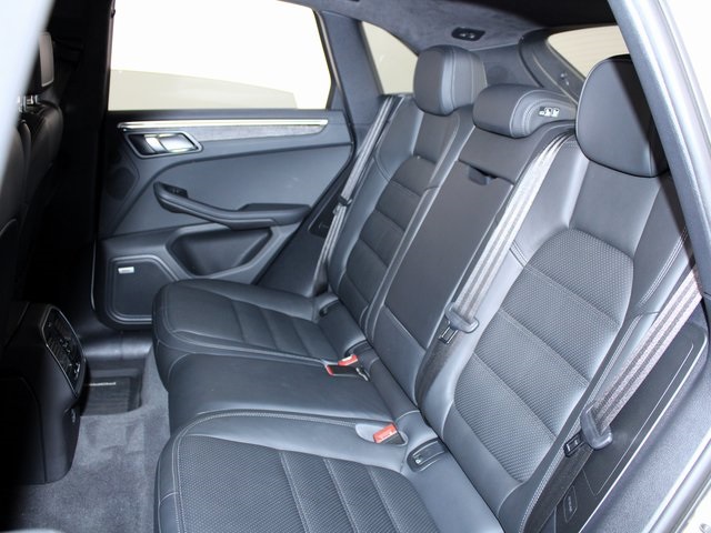 2021 Porsche Macan Turbo photo 22