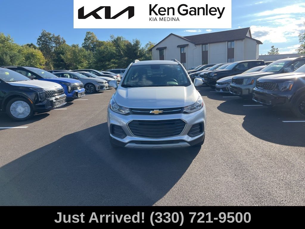 2021 Chevrolet Trax LT photo 2